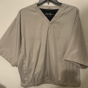 V-neck golf wind breaker with adjustable strings